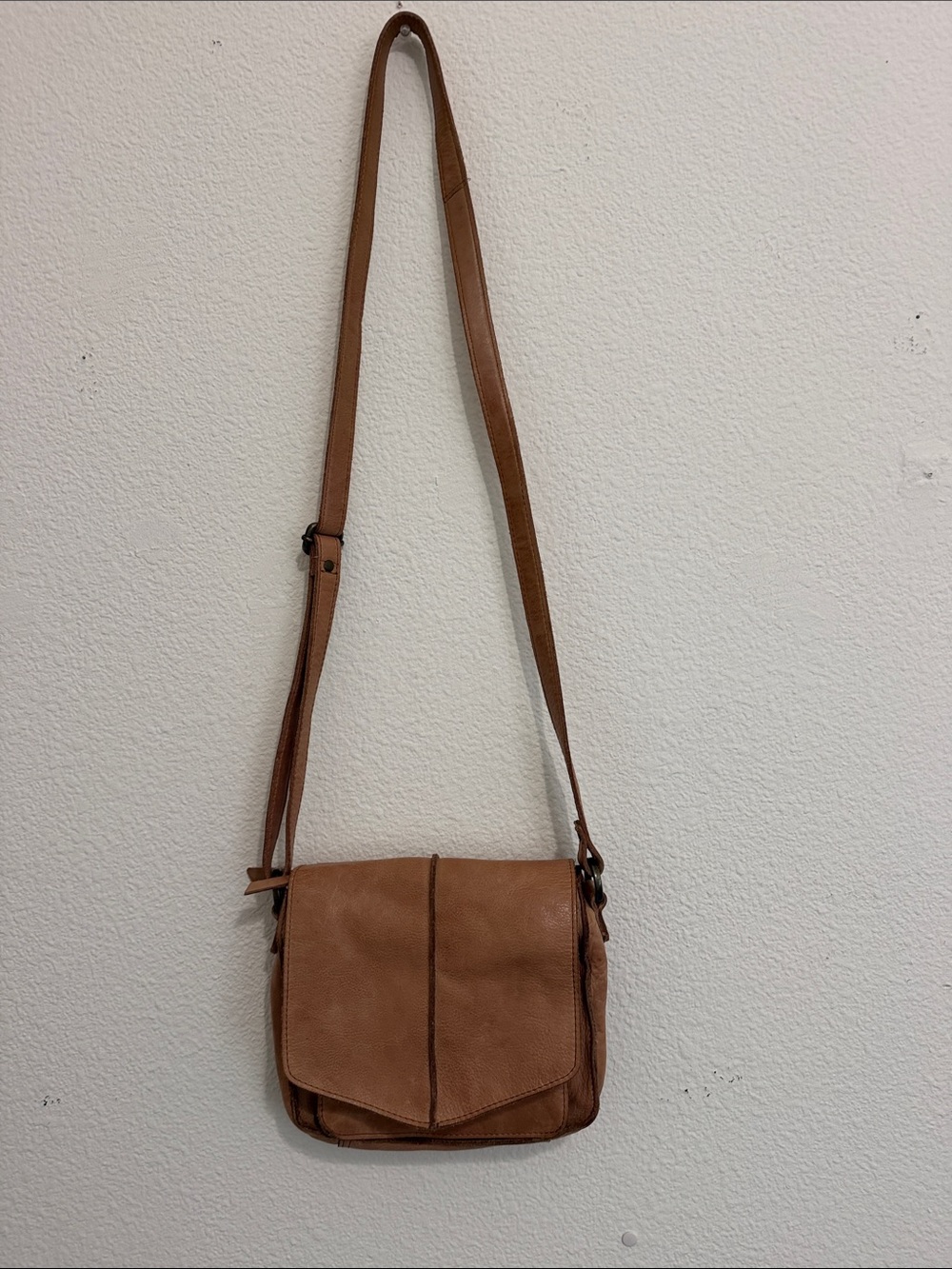 Everyday Tan Crossbody Messenger Bag